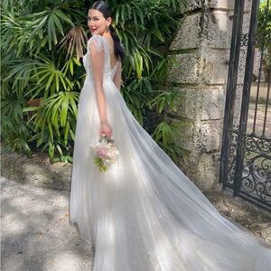 A line wedding dress